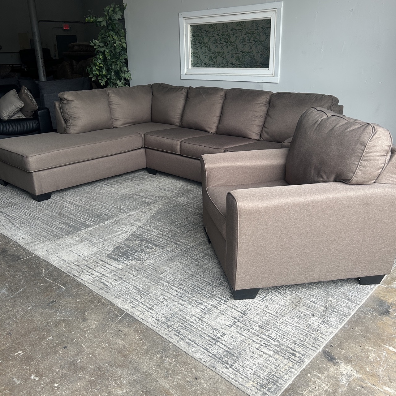 Brown Sectional w Chair